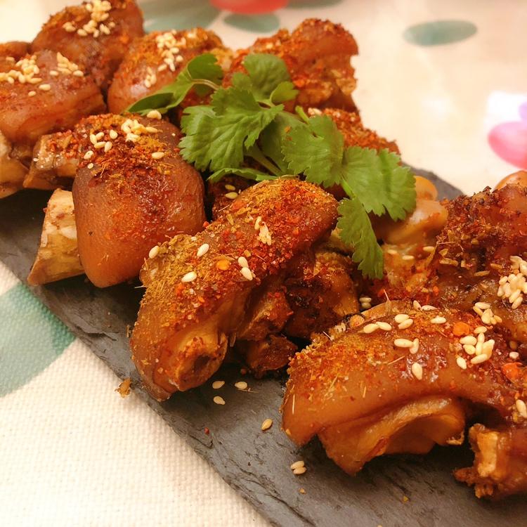 美丽的小花匠做的超夯孜然烤猪蹄