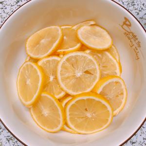 果茶~柠檬百香果蜂蜜茶的做法 步骤1