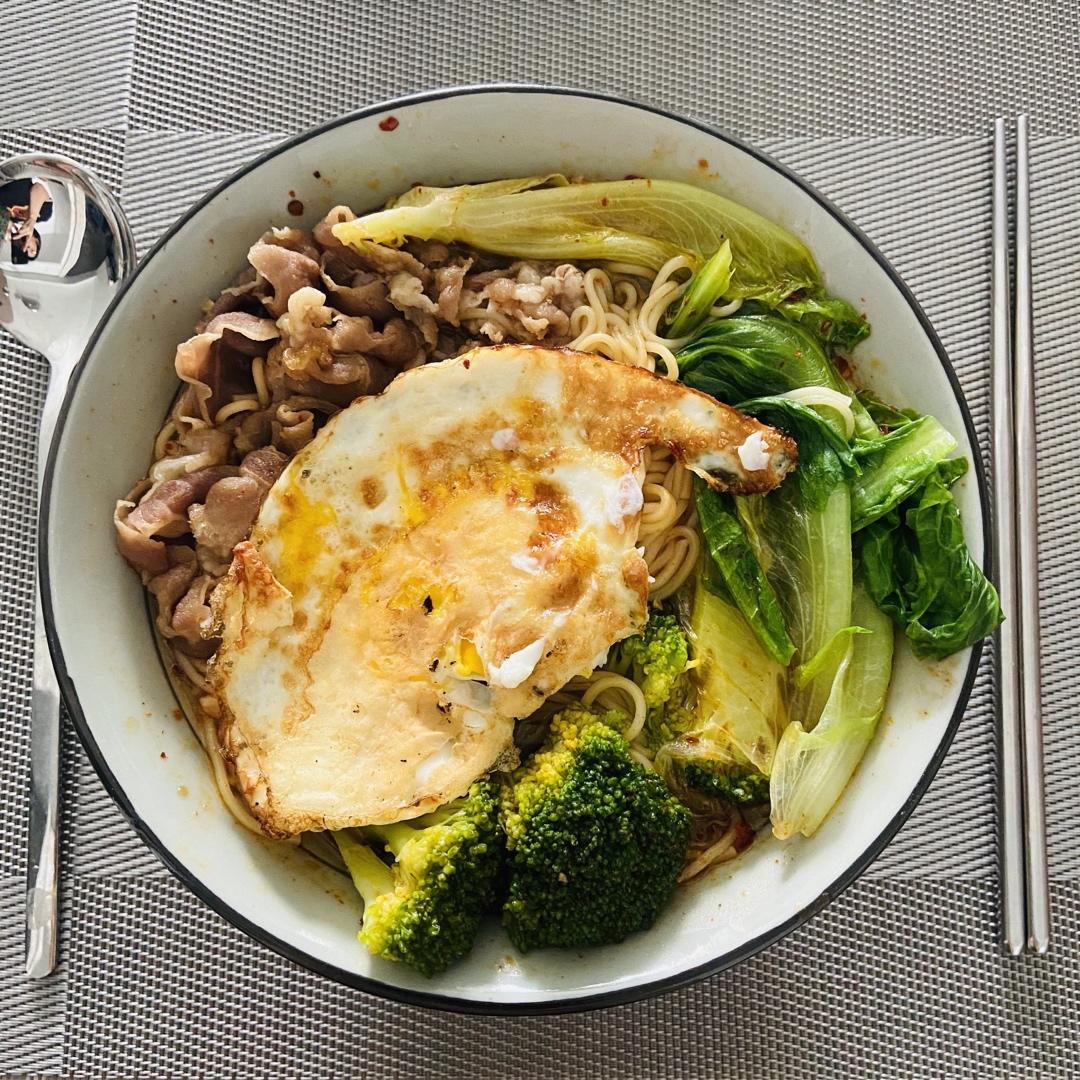 酸爽到不敢想象的浇汤肥牛面