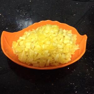 鲜榨菠萝汁的做法 步骤2