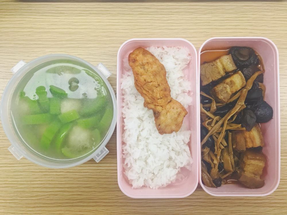 家常菜～木耳黄花菜炒肉