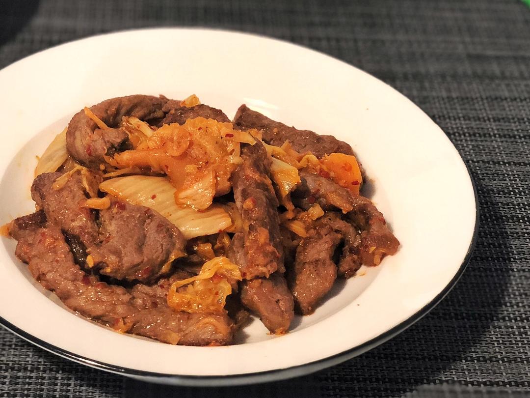 辣白菜炒五花肉