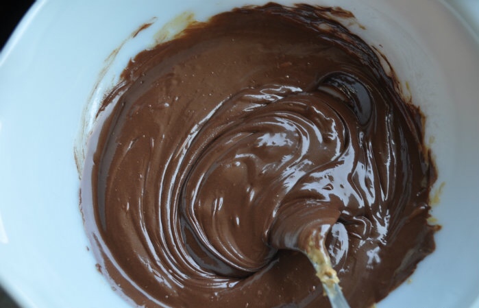 巧克力脆谷乐饼-和小孩子们合作完成的零食的做法 步骤2
