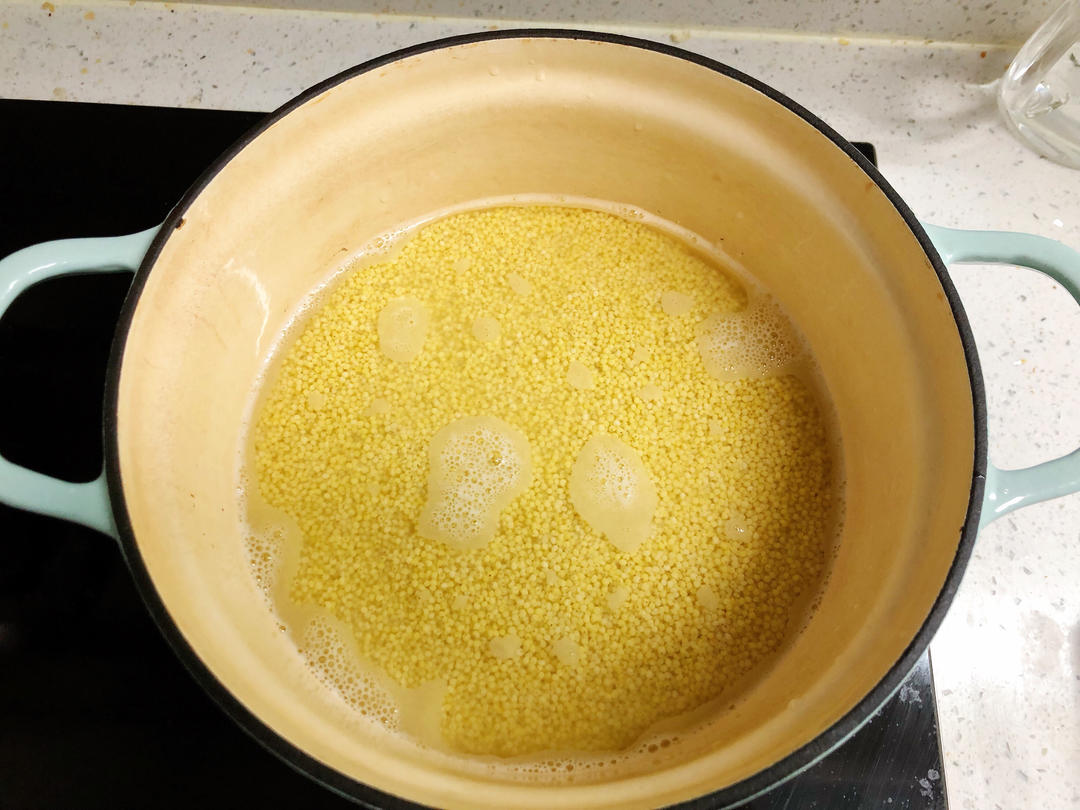土豆腊肠焖饭【电磁炉食谱11月】