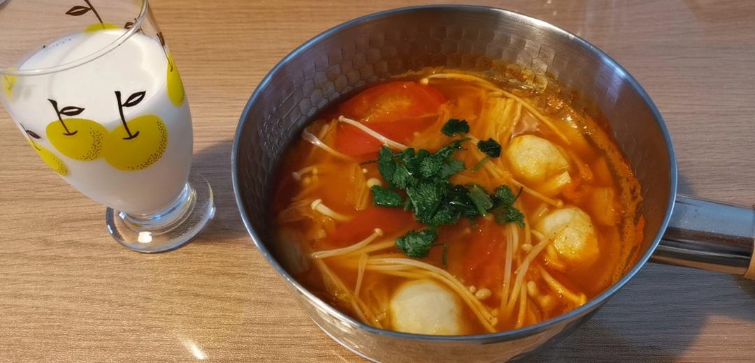 韩式泡菜豆腐锅/辣白菜豆腐汤