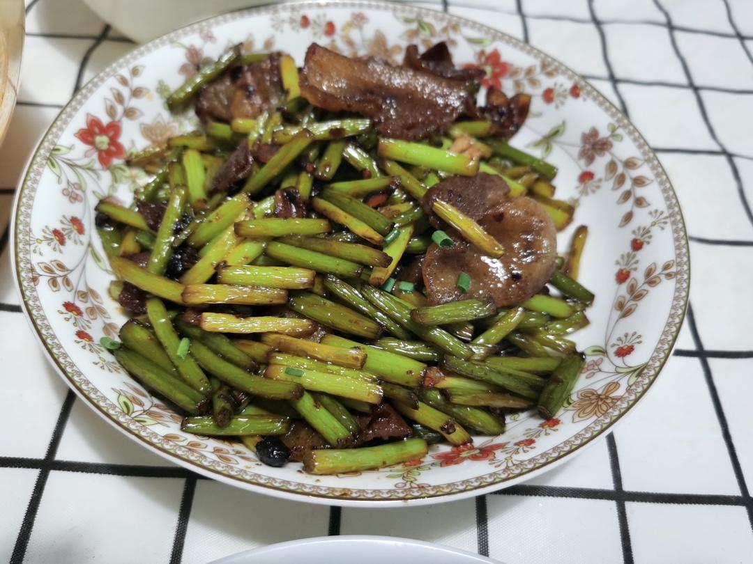 蒜苔炒肉（奶奶版）