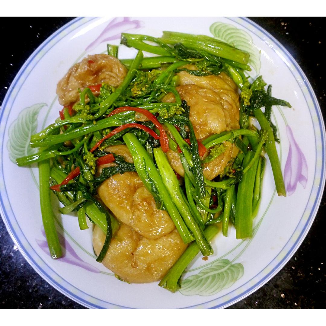 杭白菜炒蘑菇油面筋