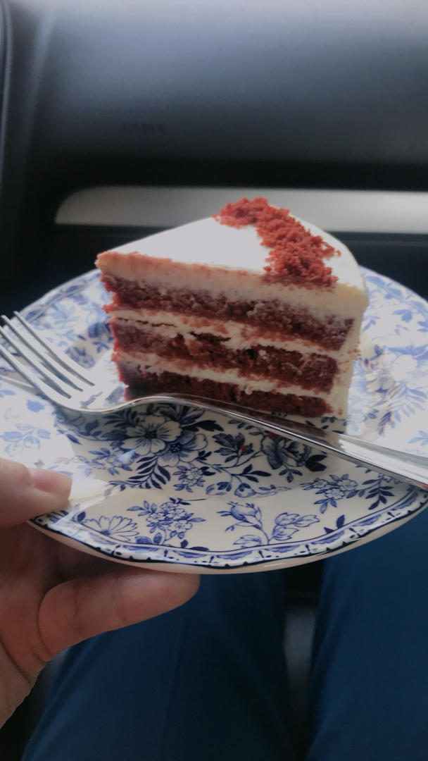 华丽变身的红丝绒蛋糕，浪漫与美味扑面而来。