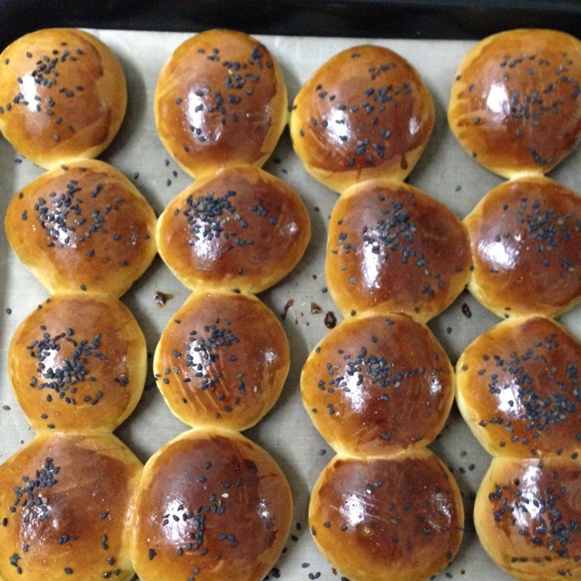 大人小孩都爱不释口的【蜂蜜牛奶小餐包】