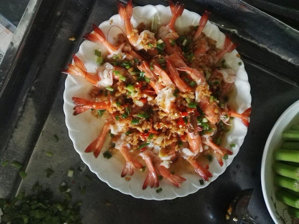 蒜蓉开边蒸虾