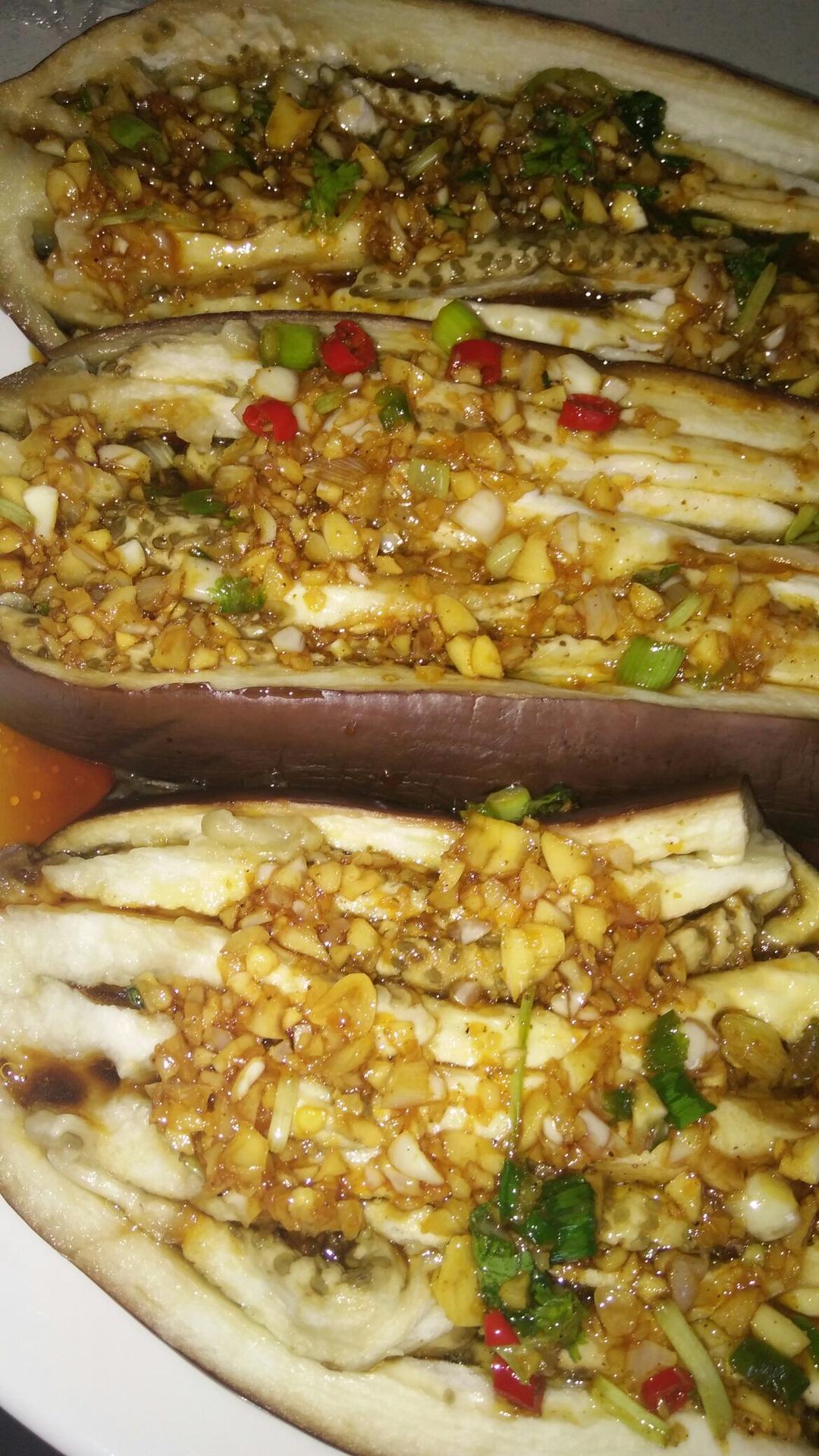 做菜太热，懒宝贝接着10分钟快手算你狠的蒜泥蒸茄子