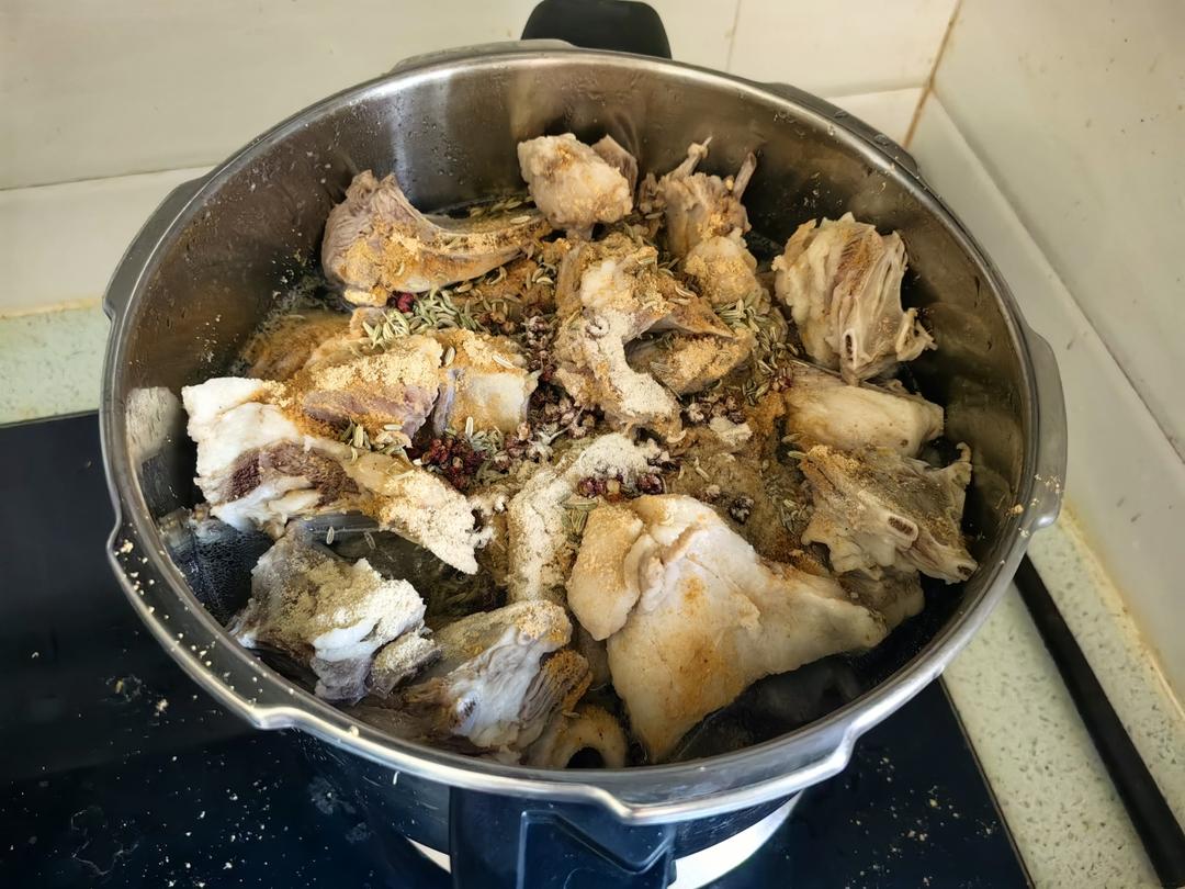 炖羊骨头