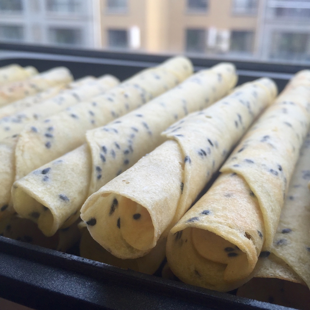 芝麻香酥蛋卷（视频食谱）