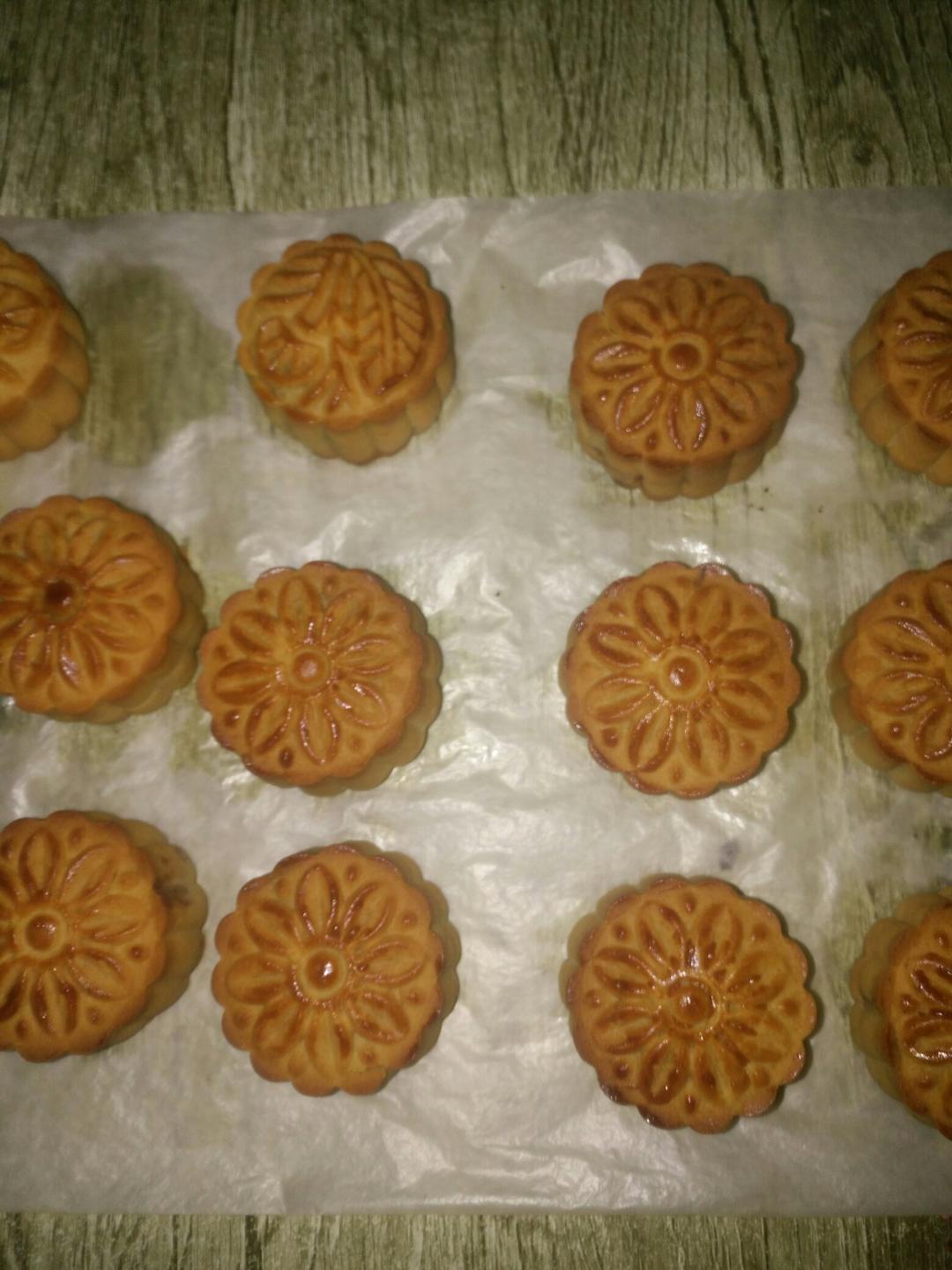 广式月饼—蛋黄芝麻月饼