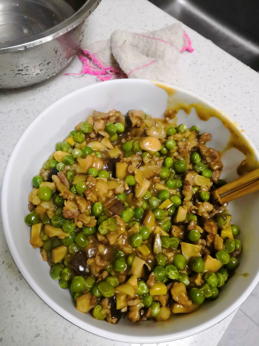 烂肉香菇豌豆的做法