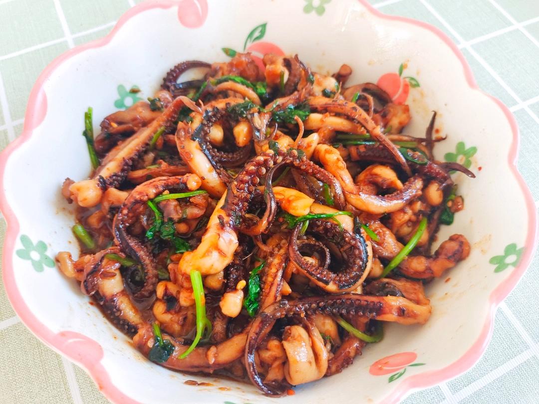 超下饭的孜然鱿鱼须，香辣爽嫩，比烧烤还好吃