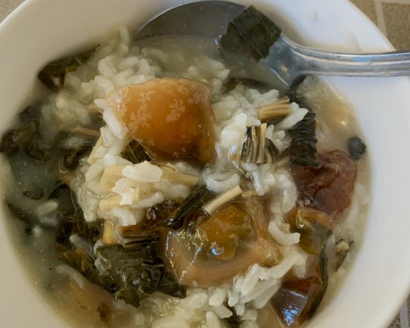 电煮锅皮蛋菜干瘦肉粥