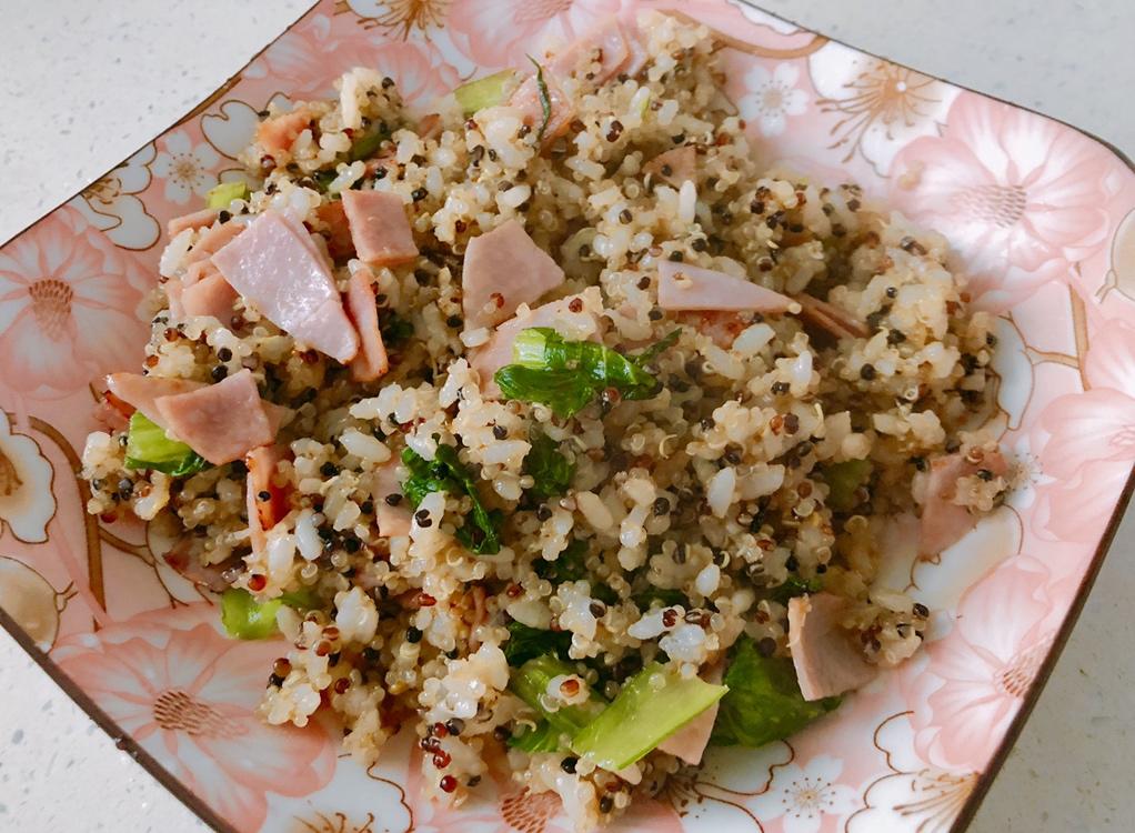 杂蔬蛋炒藜麦饭