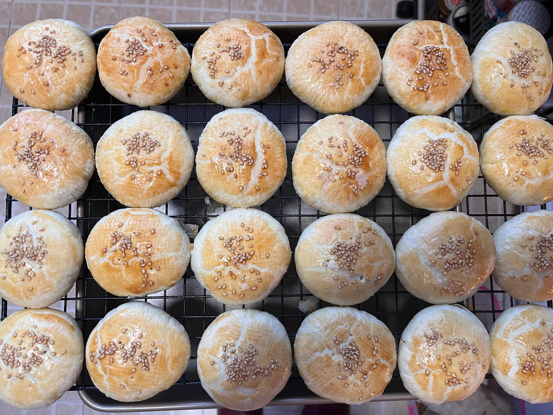 外皮超级松化，酥到掉渣的老婆饼(香软椰蓉糯米馅)