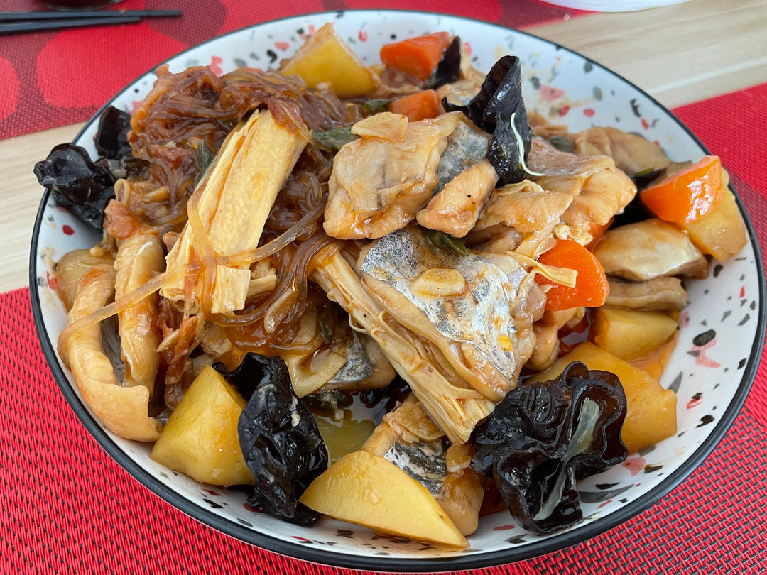 三汁焖鱼（清江鱼）