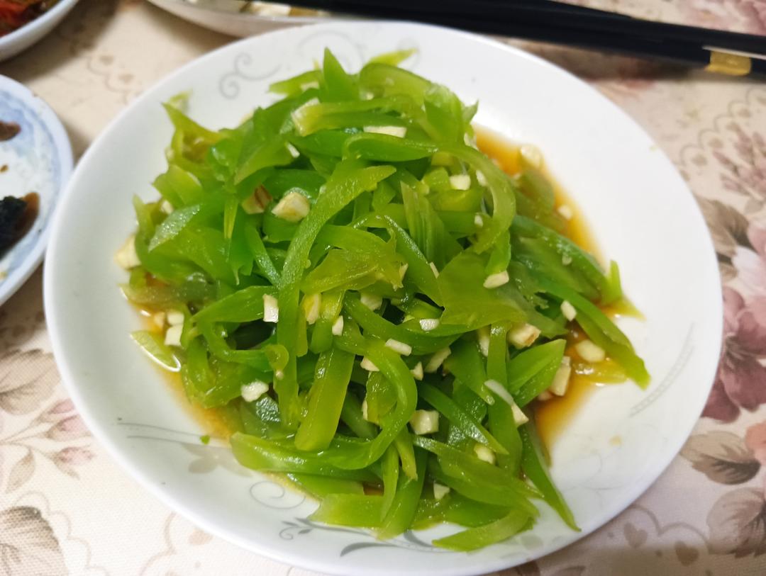 10分钟搞定的快手凉拌菜，清脆爽口的凉拌莴笋丝