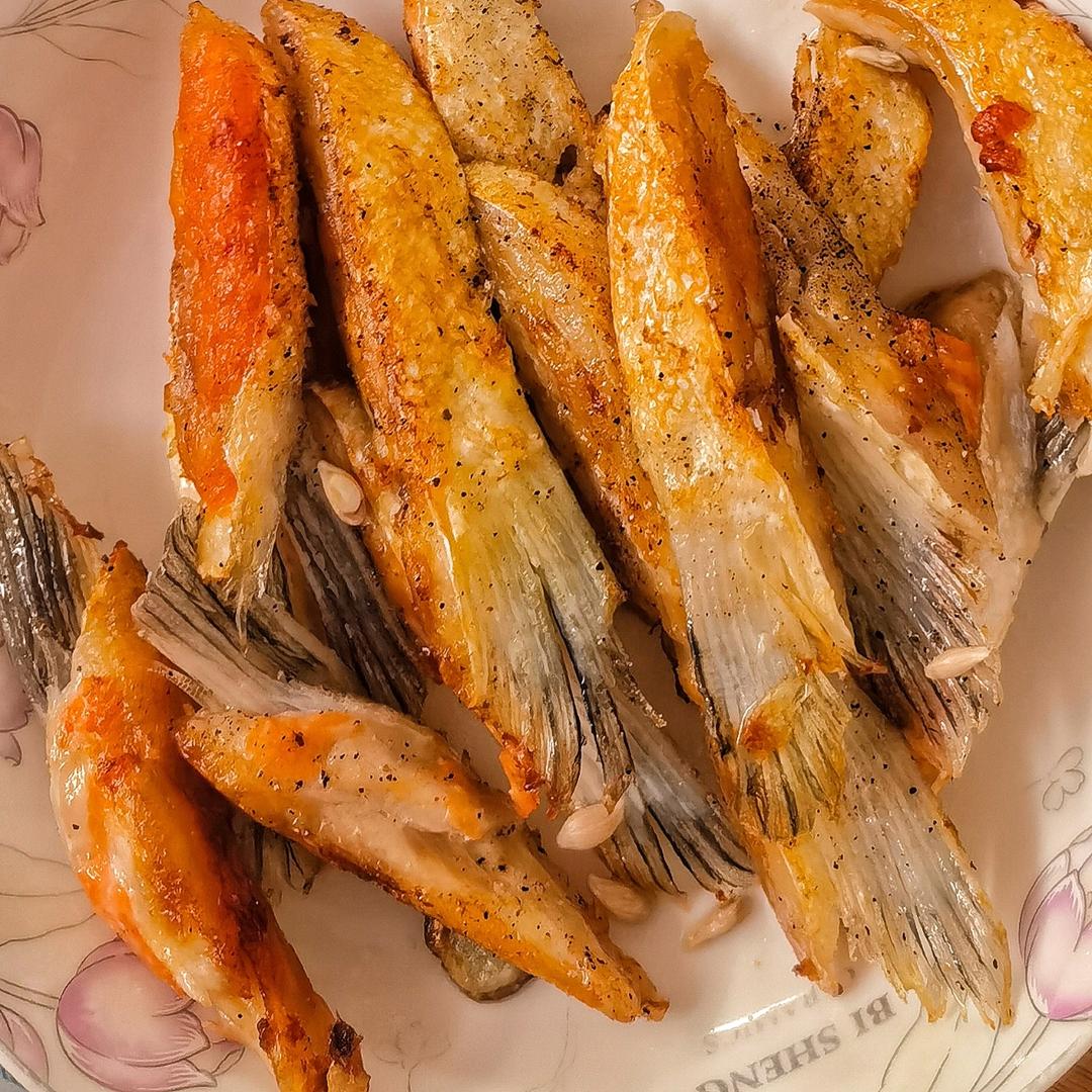 隔壁小孩都馋哭的煎三文鱼鳍