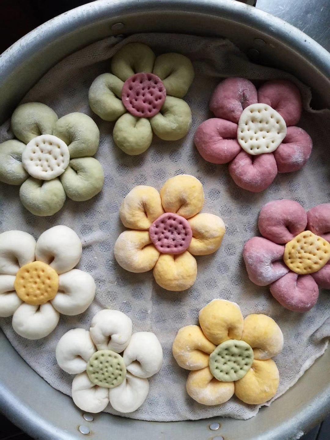 坏蛋的妈妈做的六色玫瑰花馒头