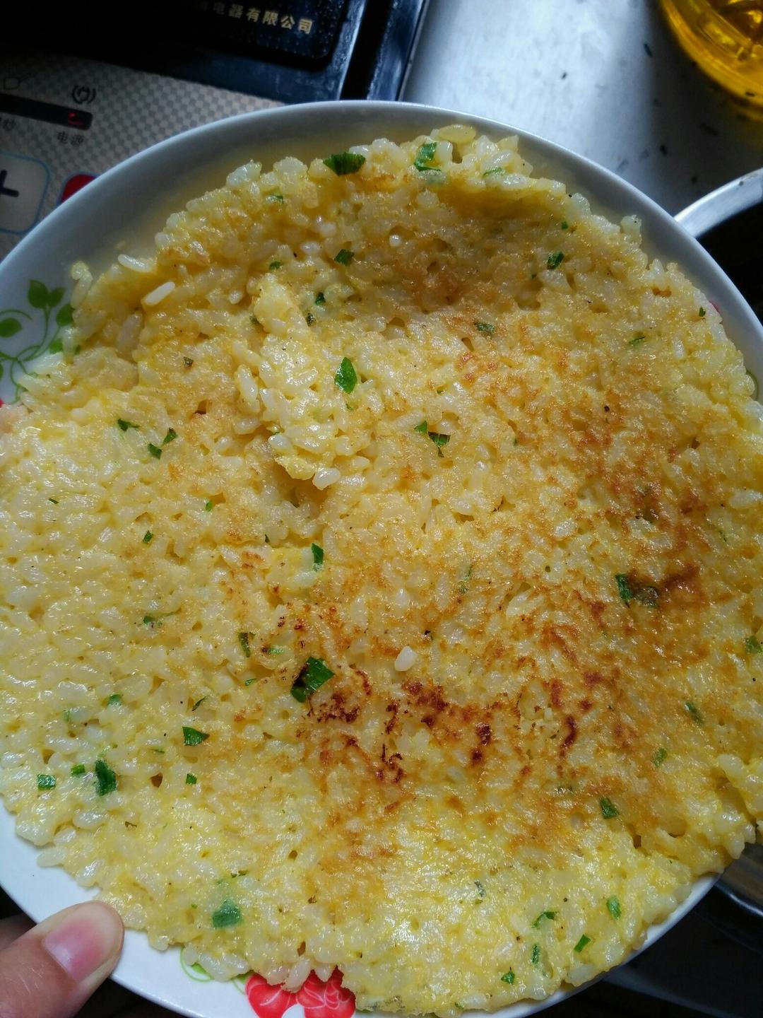 米饭蛋饼（剩米饭煎蛋饼）