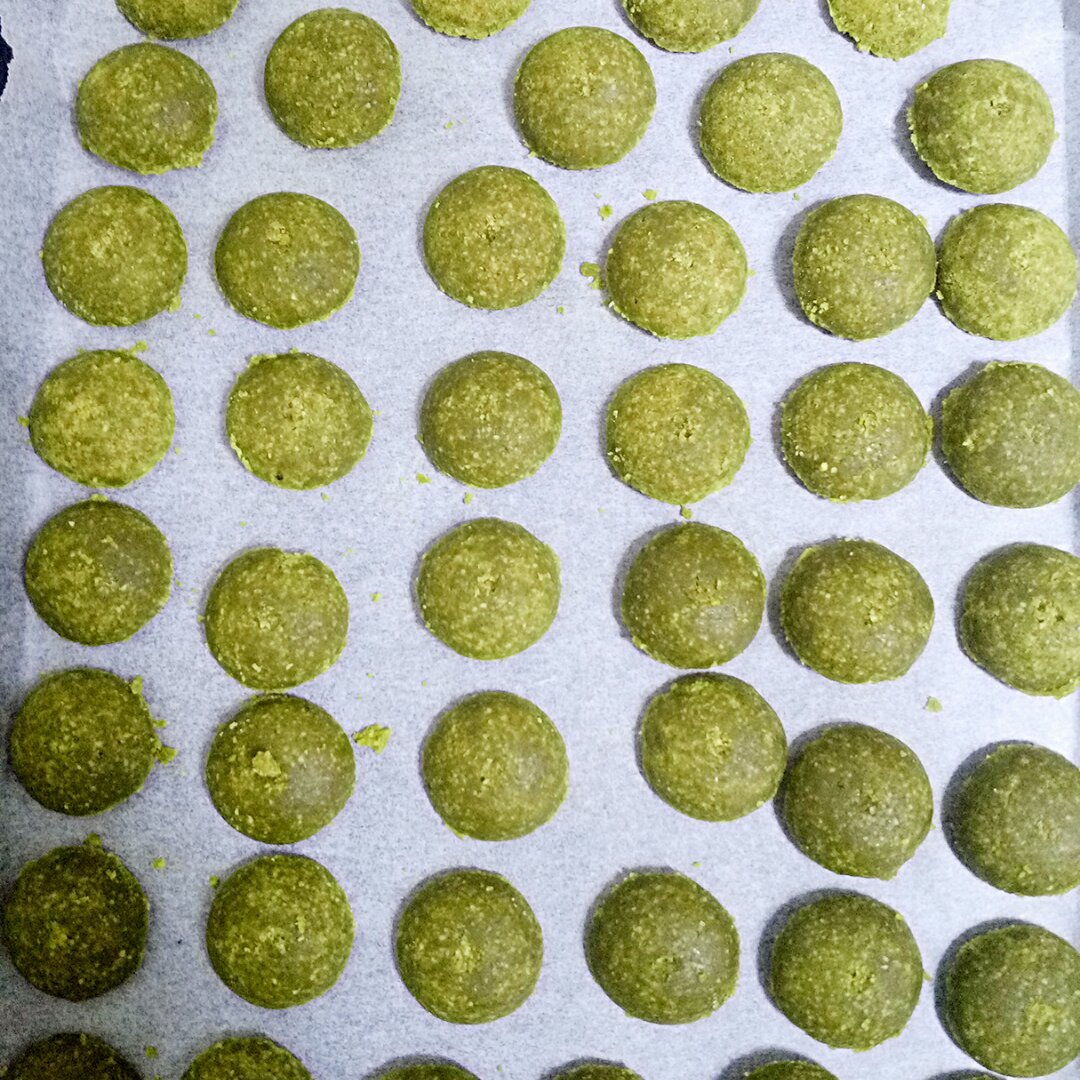 贵妇人之吻-抹茶白巧克力夹心球球饼干