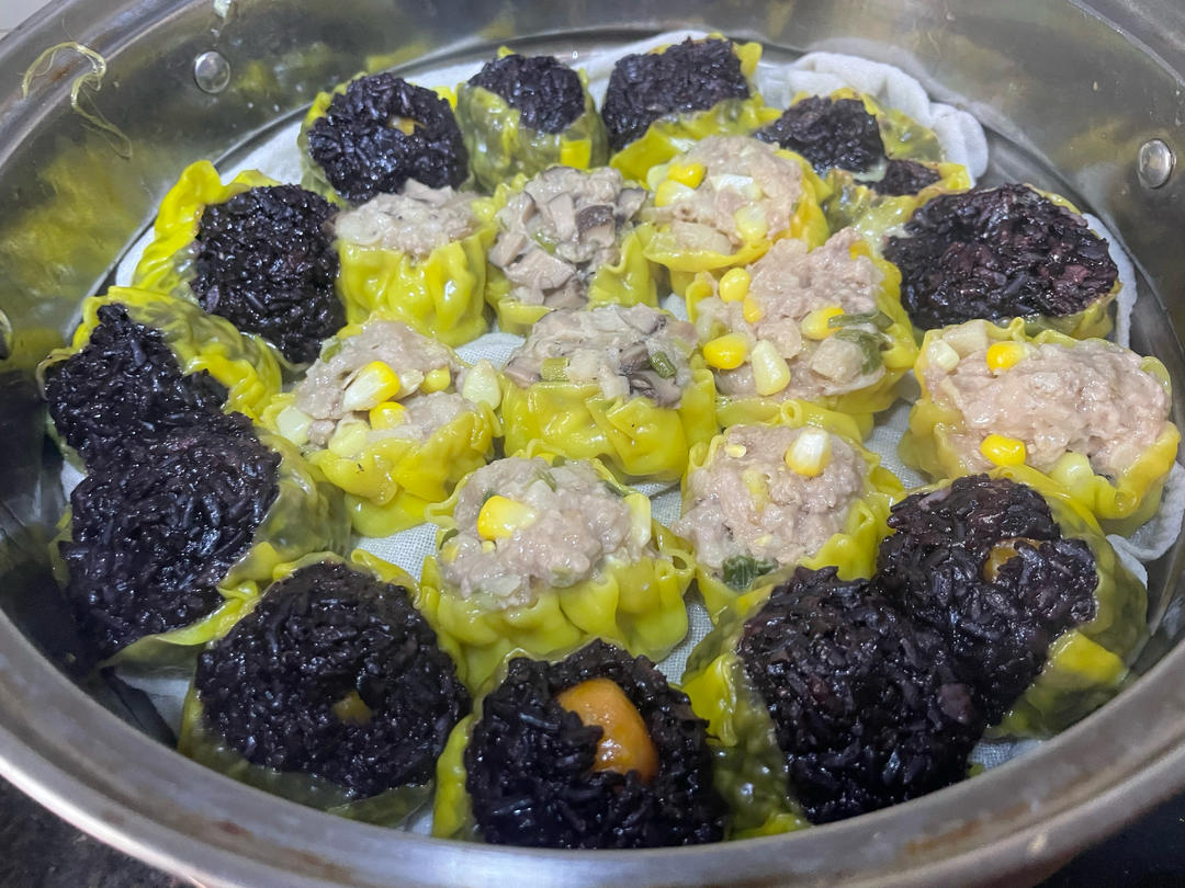 玉米马蹄猪肉干蒸
咸蛋黄紫糯米芝士干蒸
香菇马蹄猪肉干蒸