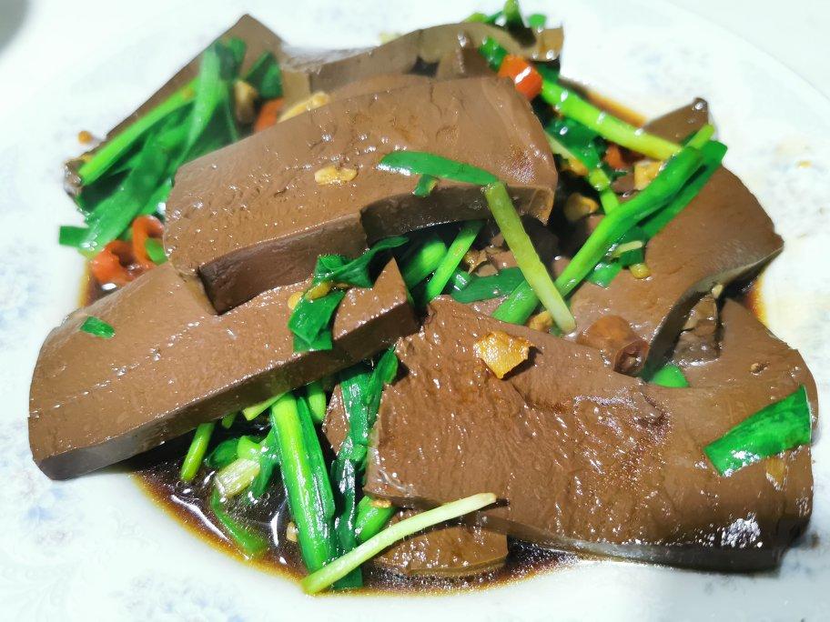 韭菜炒鸭血