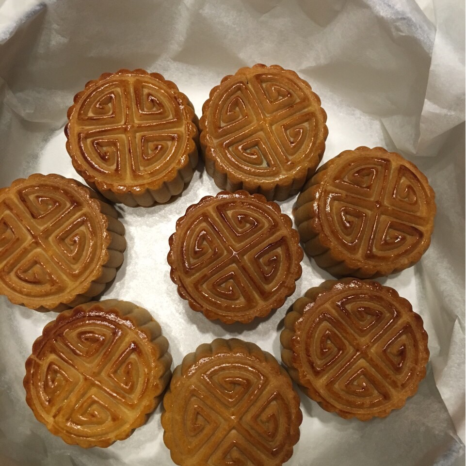 广式月饼—蛋黄莲蓉月饼