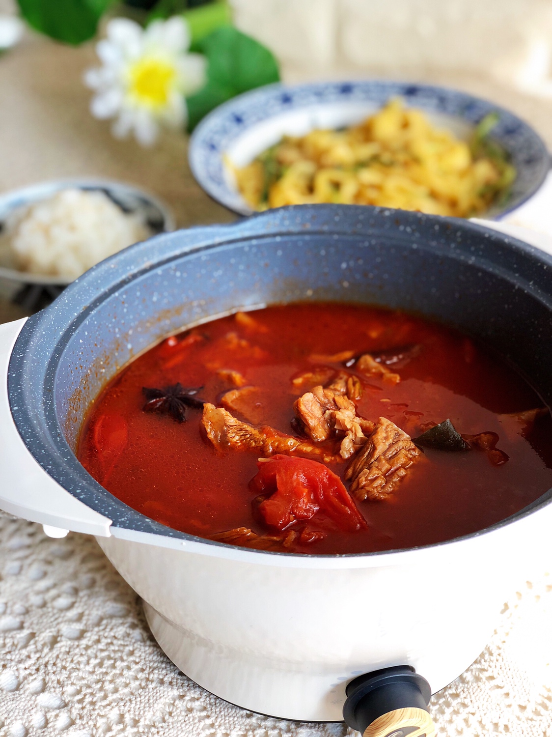 番茄牛腩锅，汤都不剩的暖冬小火锅的做法