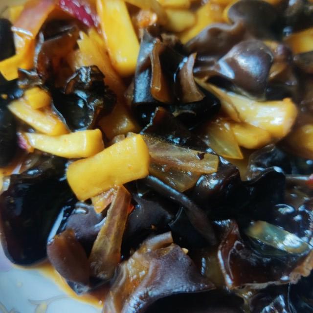 厨师长教你：“小炒黑木耳”的家常做法，味道口感很不错，收藏了