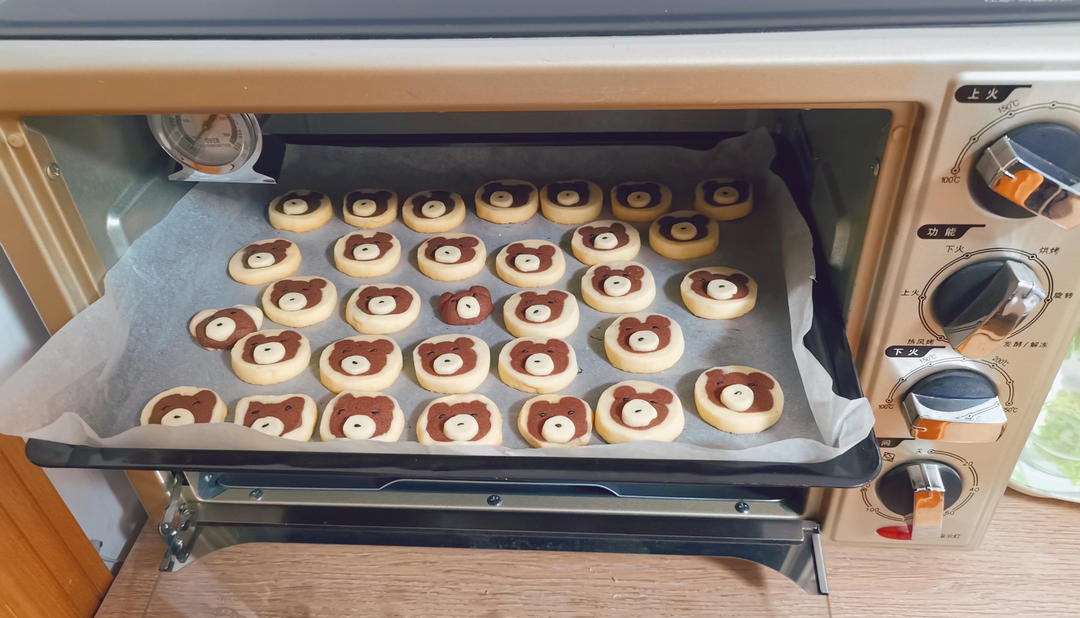 超可爱🉑️巧克力小熊曲奇饼干