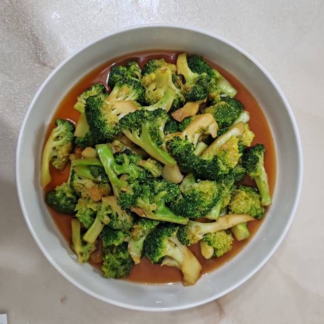 好吃到爆的耗油蒜蓉西兰花(从不修图，喜欢请关注)