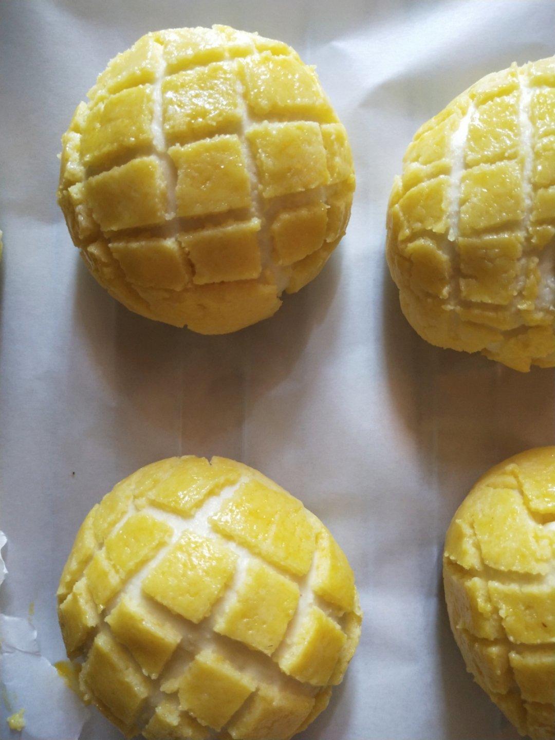 好吃到炸裂的港式菠萝包（附带制作酥皮的小视频）