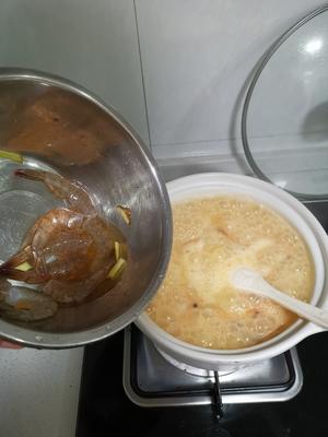 海鲜（鲜虾）砂锅粥的做法 步骤6