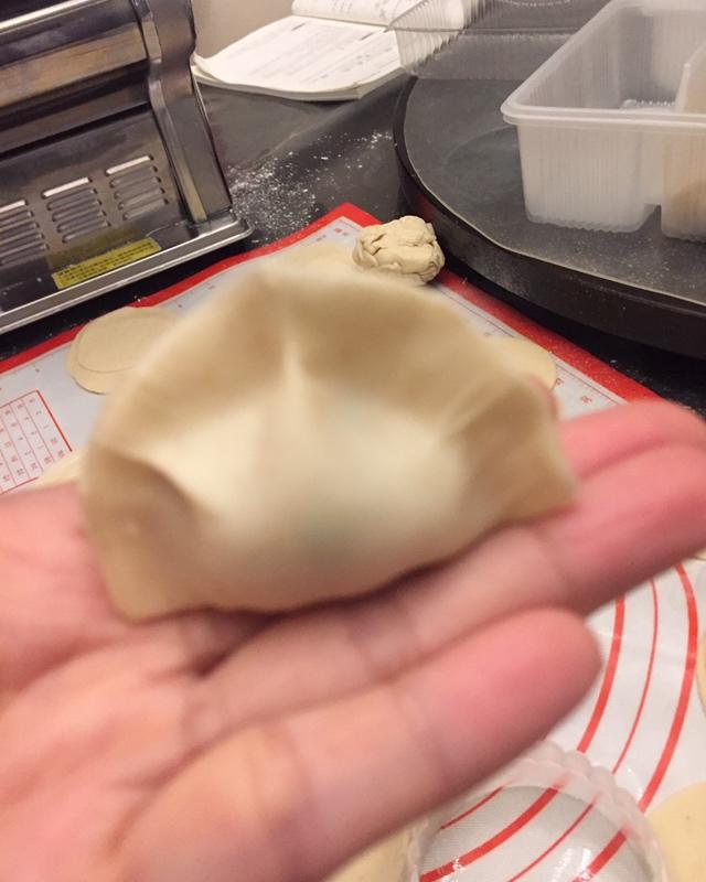 大肚饺子包法——后附视频  (胡萝卜牛肉馅儿)