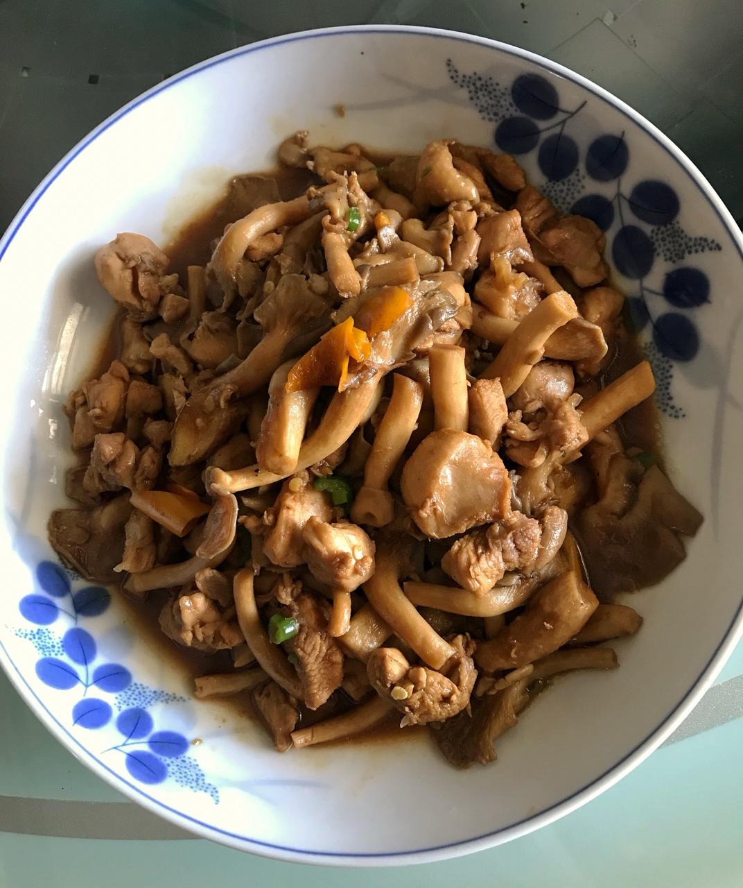 三碗米饭都不够的菌菇黄焖鸡