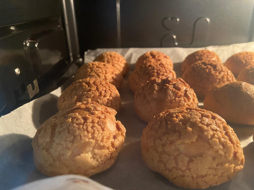 一口就爆浆的卡士达酥皮泡芙