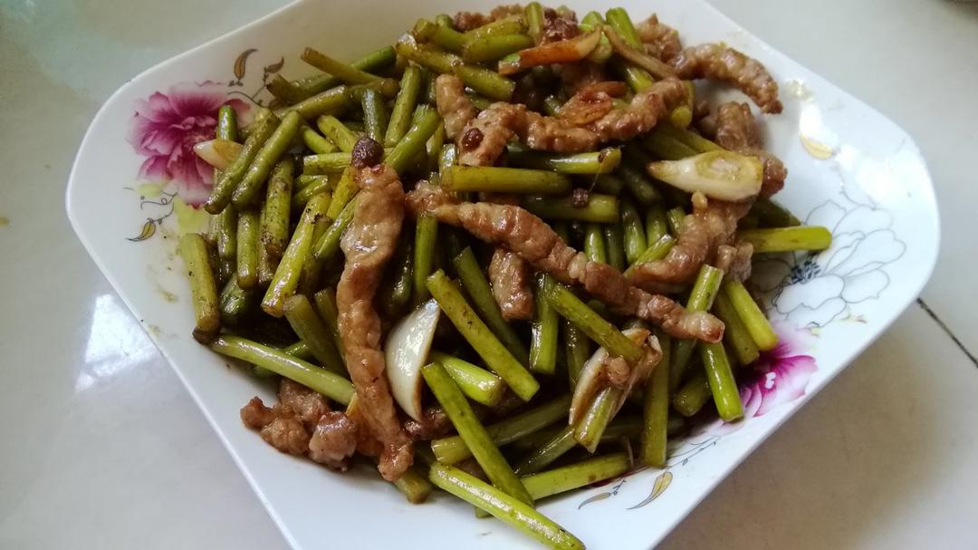 简单易做的下饭菜－蒜苔炒肉