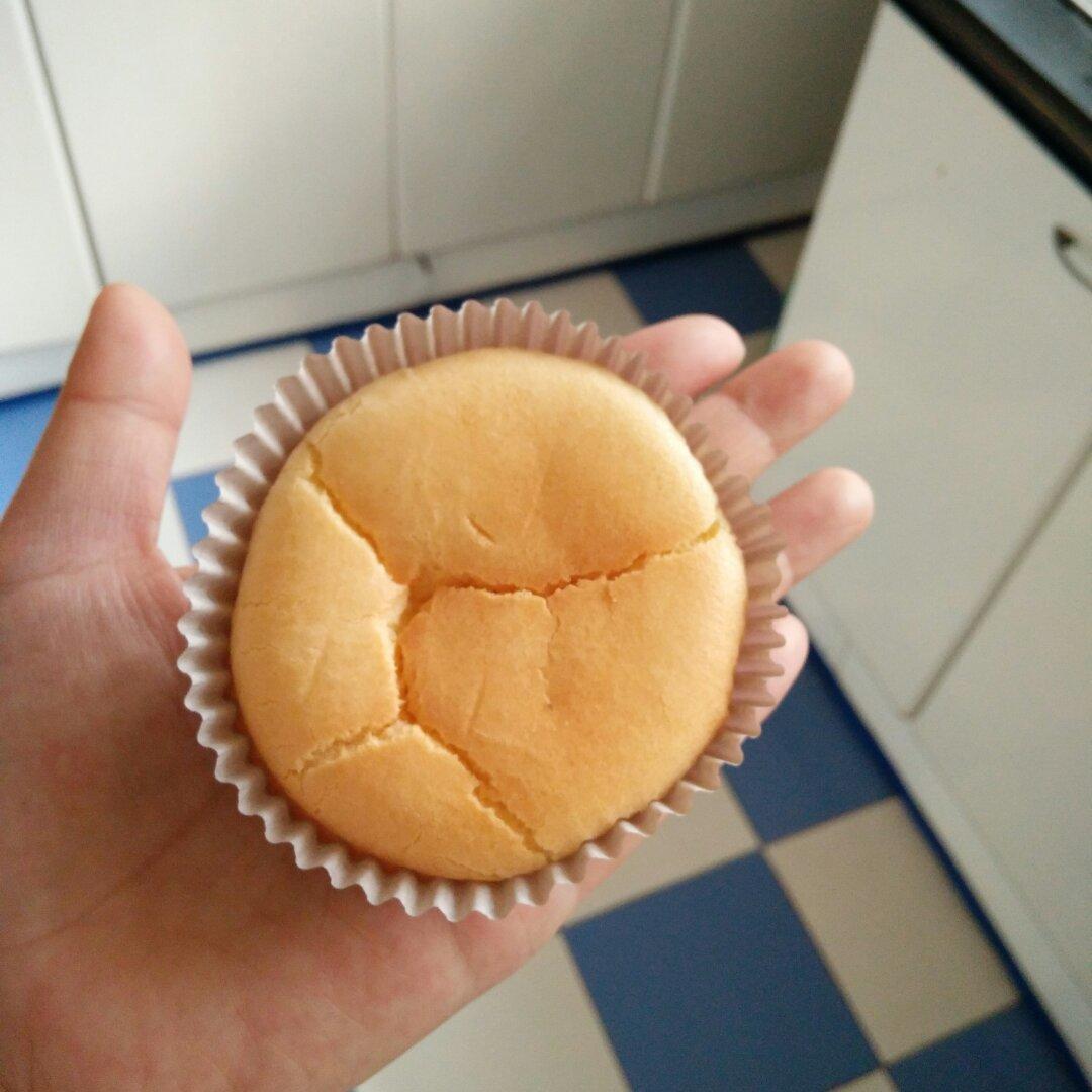 鲜奶油戚风杯子蛋糕（纸杯蛋糕）