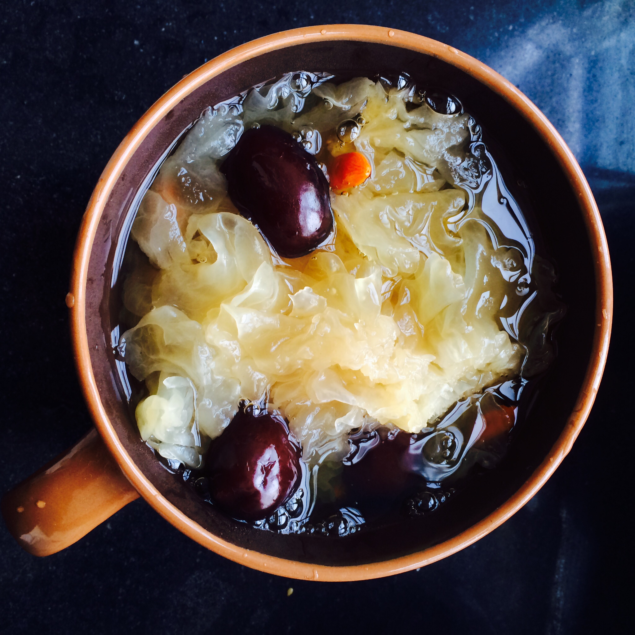 冰糖银耳红枣汤