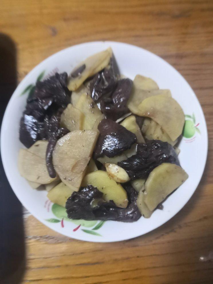 土豆片炒蘑菇
