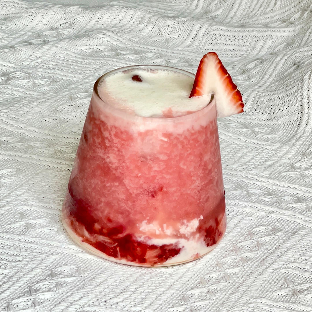 在家给自己做一杯芝芝莓莓，超好喝