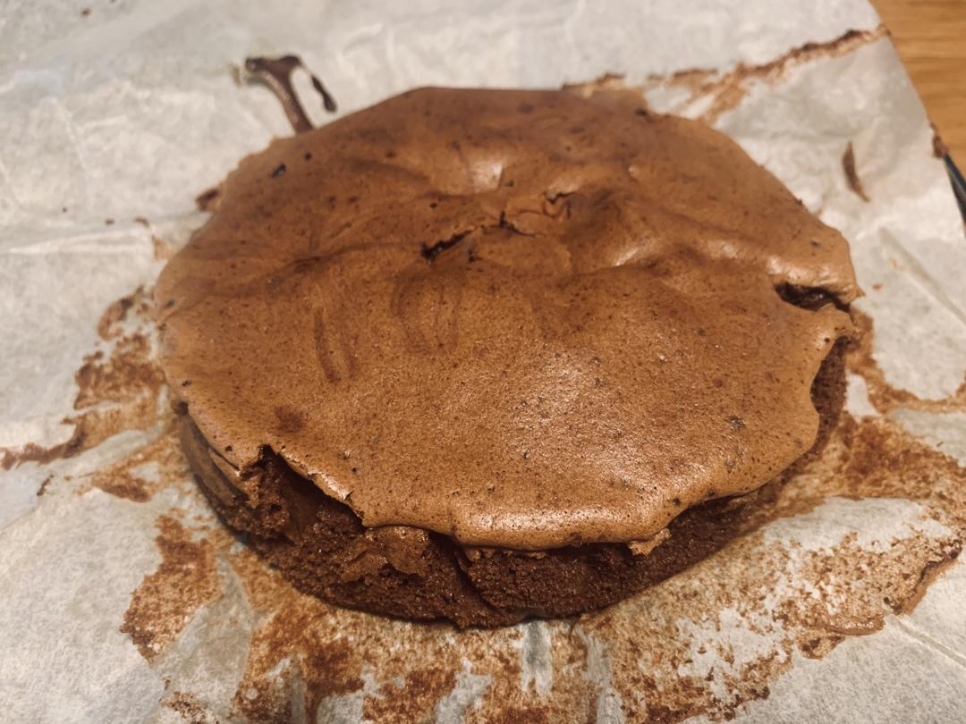 爆浆的巧克力凹蛋糕