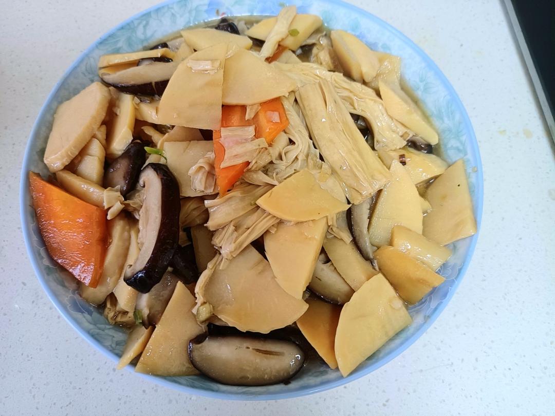 素菜也下饭：烧三鲜（香菇冬笋腐竹）