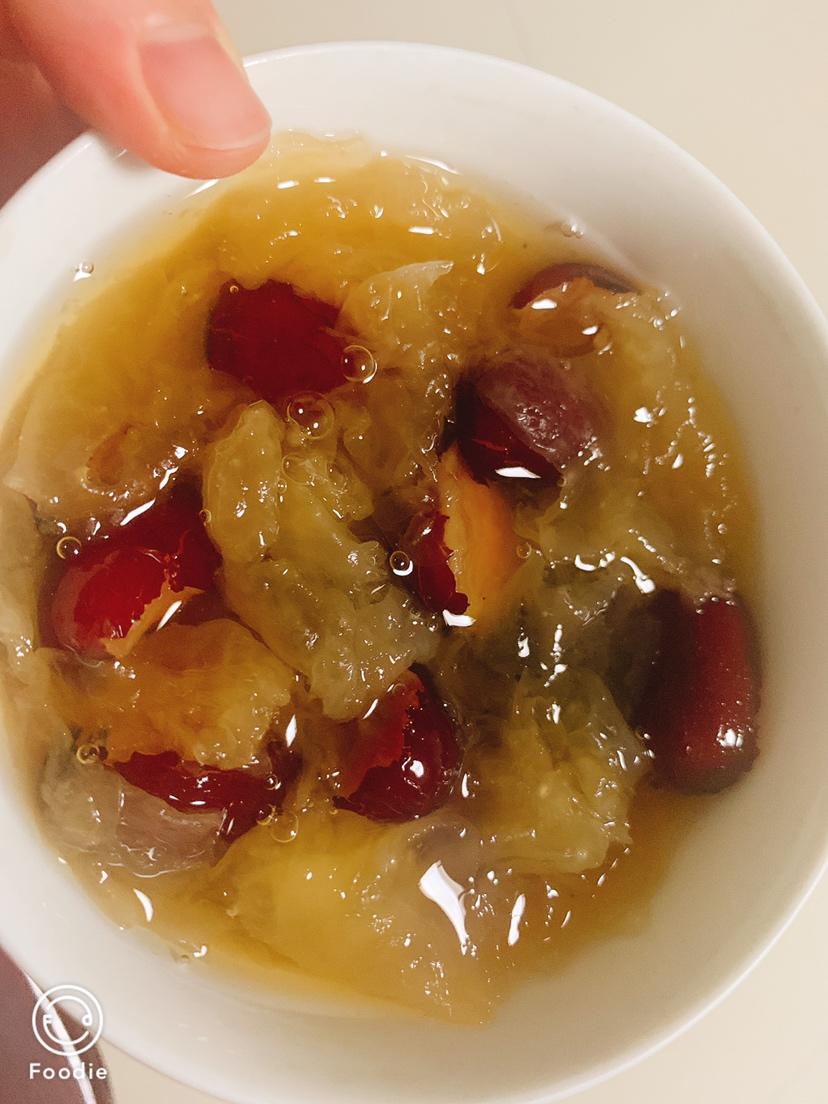 冰糖银耳红枣羹
