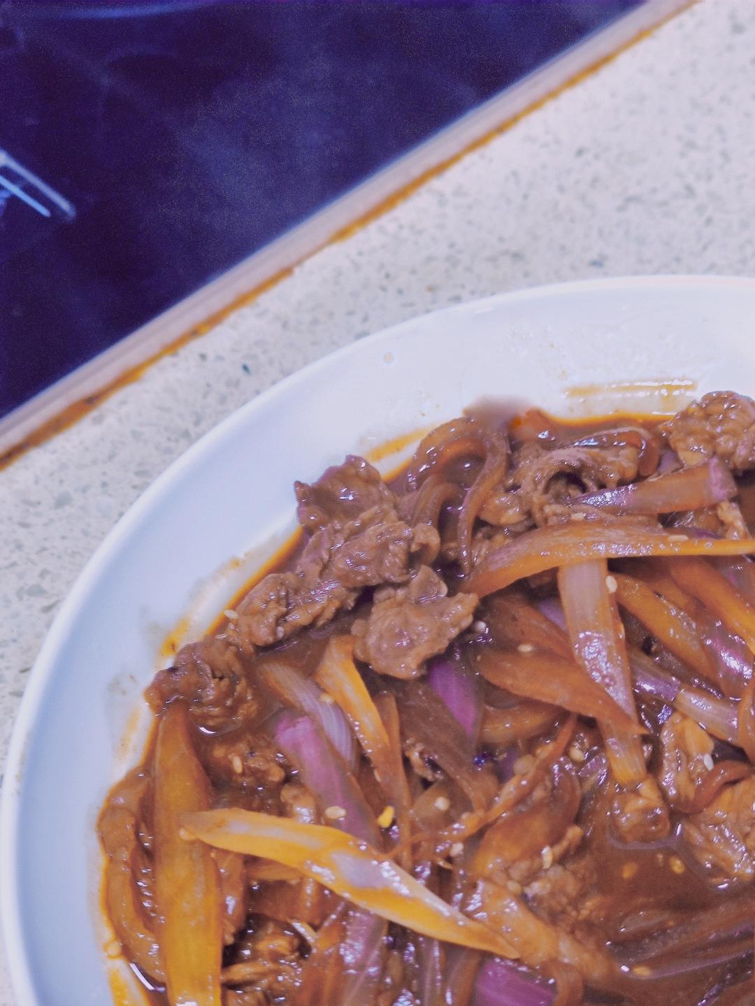 好吃到舔盘的秘制洋葱炒肥牛卷！拌饭巨香